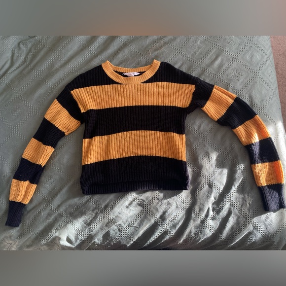 Yellow and Black sweater - Picture 1 of 2